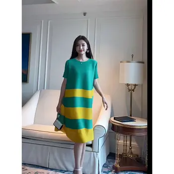 אלגנטי ואלגנטי פס רופף, נדנדת סלים שמלה 2023 קיץ חדש קו עם קפלים אופנה גיל הפחתת באורך הברך שמלה נשית
