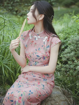 2022 הקיץ החדש של הנשים רטרו שמלה סינית מסורתית Cheongsam צבע ורוד הדפסים פרחוניים שרוול קצר ללבוש יומיומי צ ' י-פאו